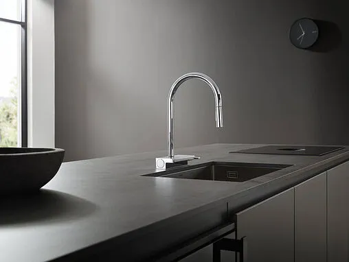 Смеситель для кухни с выдвижным изливом Hansgrohe Aquno Select M81 170 3jet хром 73837000