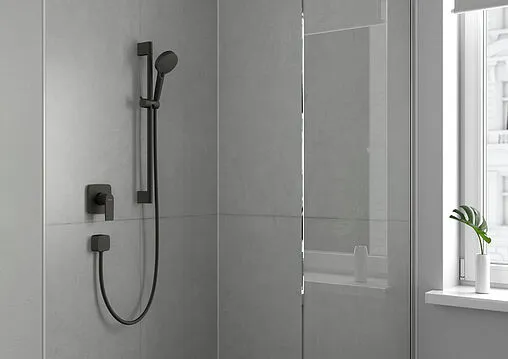 Душевая стойка Hansgrohe Vernis Blend Vario 65см чёрный матовый 26422670