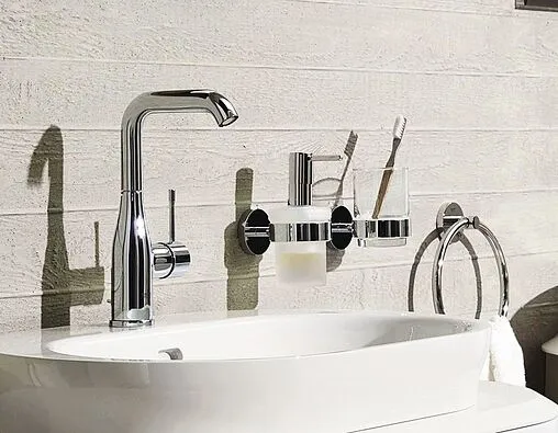 Смеситель для раковины Grohe Essence New хром 32628001