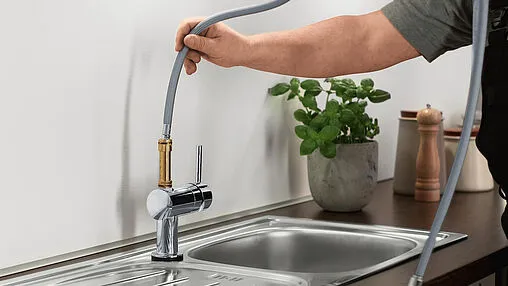 Смеситель для кухни с выдвижным изливом Grohe Minta Touch хром 31360DC1