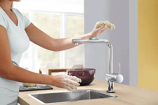 Смеситель для кухни с выдвижным изливом Grohe Minta Touch хром 31360001