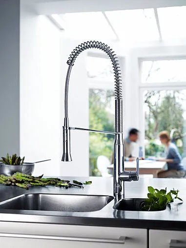 Смеситель для кухни с выдвижным изливом Grohe K7 хром 32950000