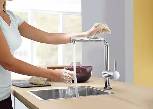 Смеситель для кухни с выдвижным изливом Grohe Minta Touch хром 31360001