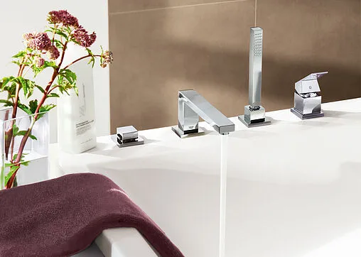 Смеситель на борт ванны на 4 отверстия Grohe Eurocube хром 19897000