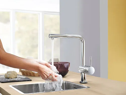 Смеситель для кухни с выдвижным изливом Grohe Minta хром 32168000