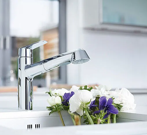 Смеситель для кухни с выдвижным изливом Grohe Europlus II хром 33933002