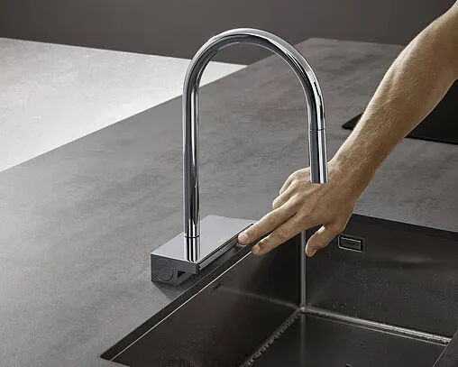 Смеситель для кухни с выдвижным изливом Hansgrohe Aquno Select M81 170 3jet sBox хром 73831000