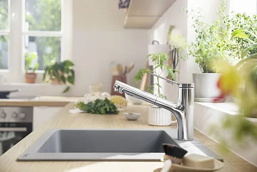 Смеситель для кухни с выдвижным изливом Hansgrohe Zesis M33 150 2jet хром 74800000