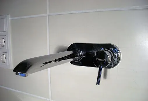 Смеситель для раковины из стены Hansgrohe Talis хром 31618000