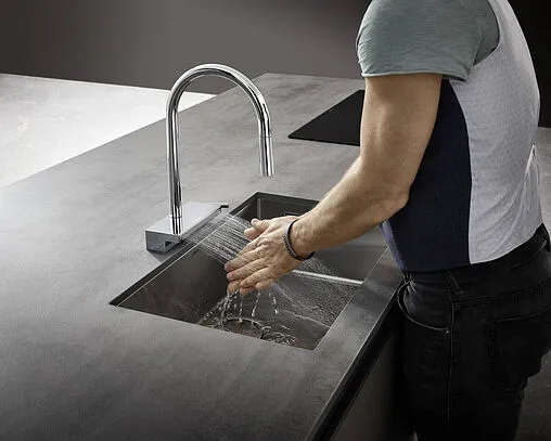 Смеситель для кухни с выдвижным изливом Hansgrohe Aquno Select M81 170 3jet sBox хром 73831000