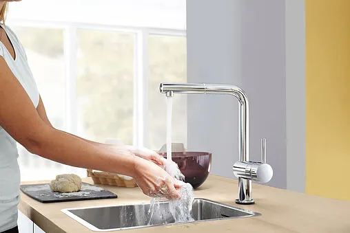 Смеситель для кухни с выдвижным изливом Grohe Minta Touch хром 31360001