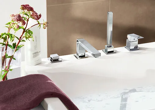 Смеситель на борт ванны на 4 отверстия Grohe Eurocube хром 19897000