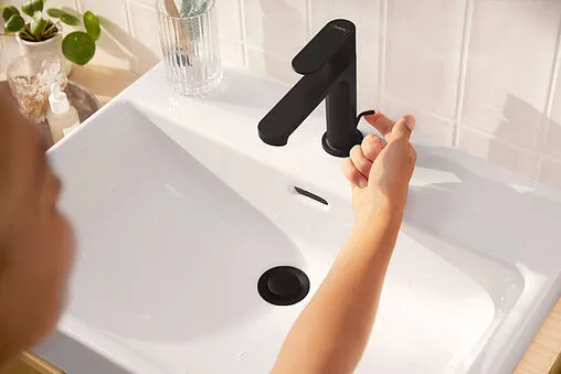 Смеситель для раковины Hansgrohe Rebris S 110 чёрный матовый 72517670