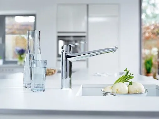 Смеситель для кухни Grohe Eurodisc Cosmopolitan хром 33770002