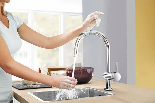 Смеситель для кухни с выдвижным изливом Grohe Minta хром 32321000