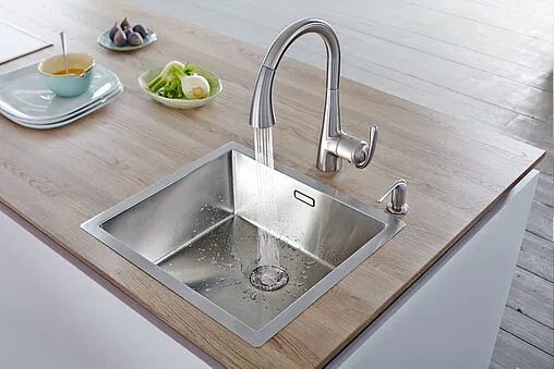 Смеситель для кухни с выдвижным изливом Grohe Zedra хром матовый 32294SD1