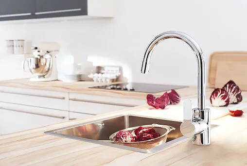 Смеситель для кухни с выдвижным изливом Grohe Eurostyle Cosmopolitan хром 31126002