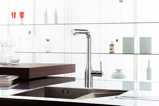 Смеситель для кухни с выдвижным изливом Grohe Essence хром 30270000