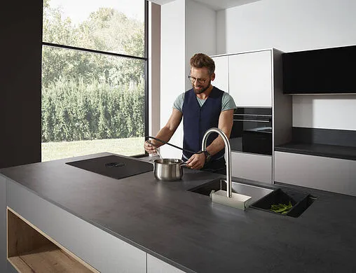 Смеситель для кухни с выдвижным изливом Hansgrohe Aquno Select M81 170 3jet под сталь 73837800